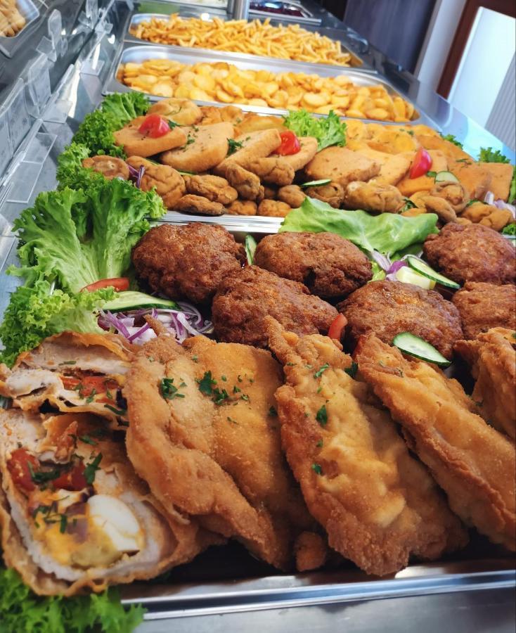 Pecsi Szallo المظهر الخارجي الصورة